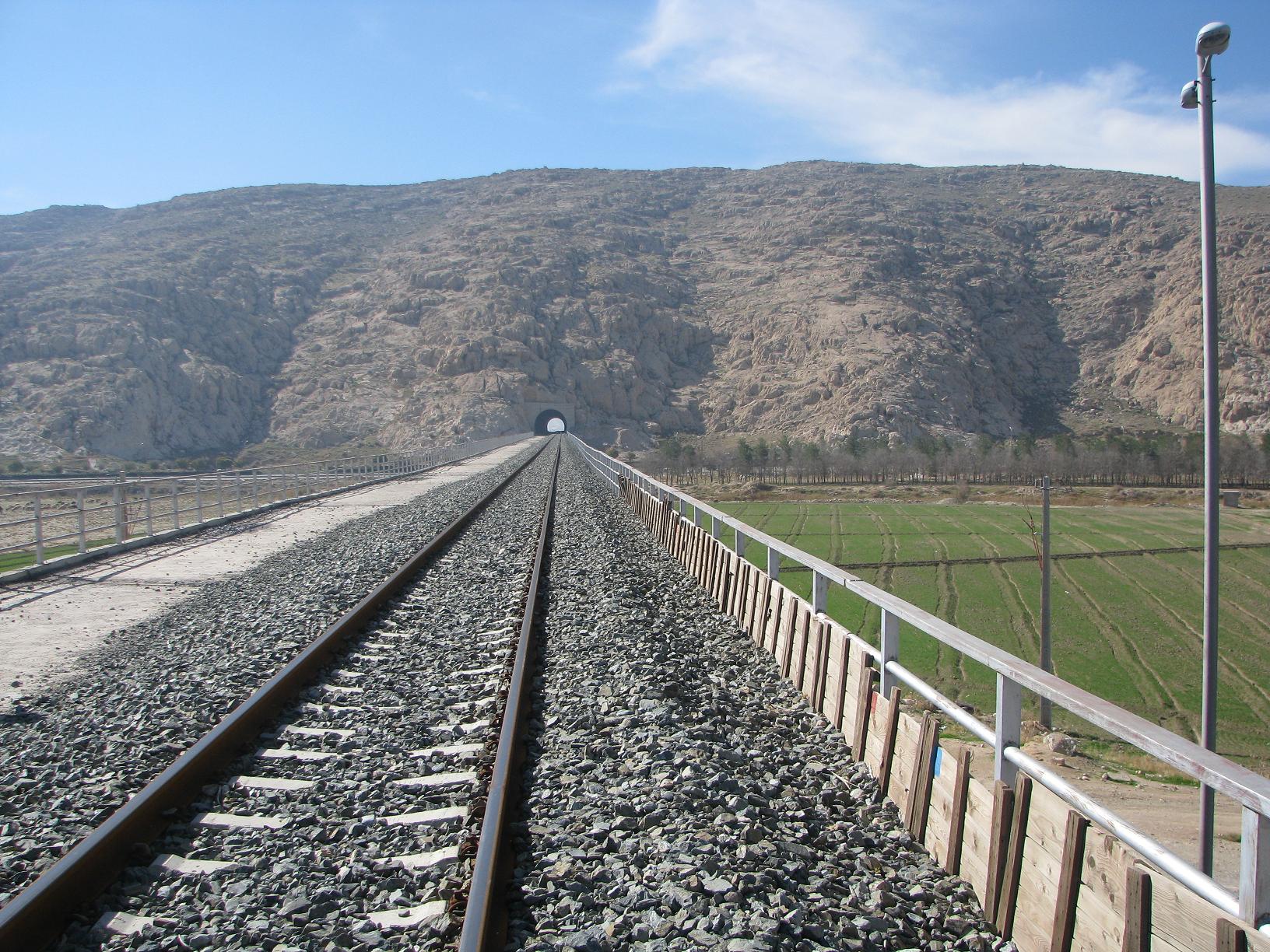 روزنامه سوری: ایران و عراق و سوریه با خط آهن به هم متصل می شوند