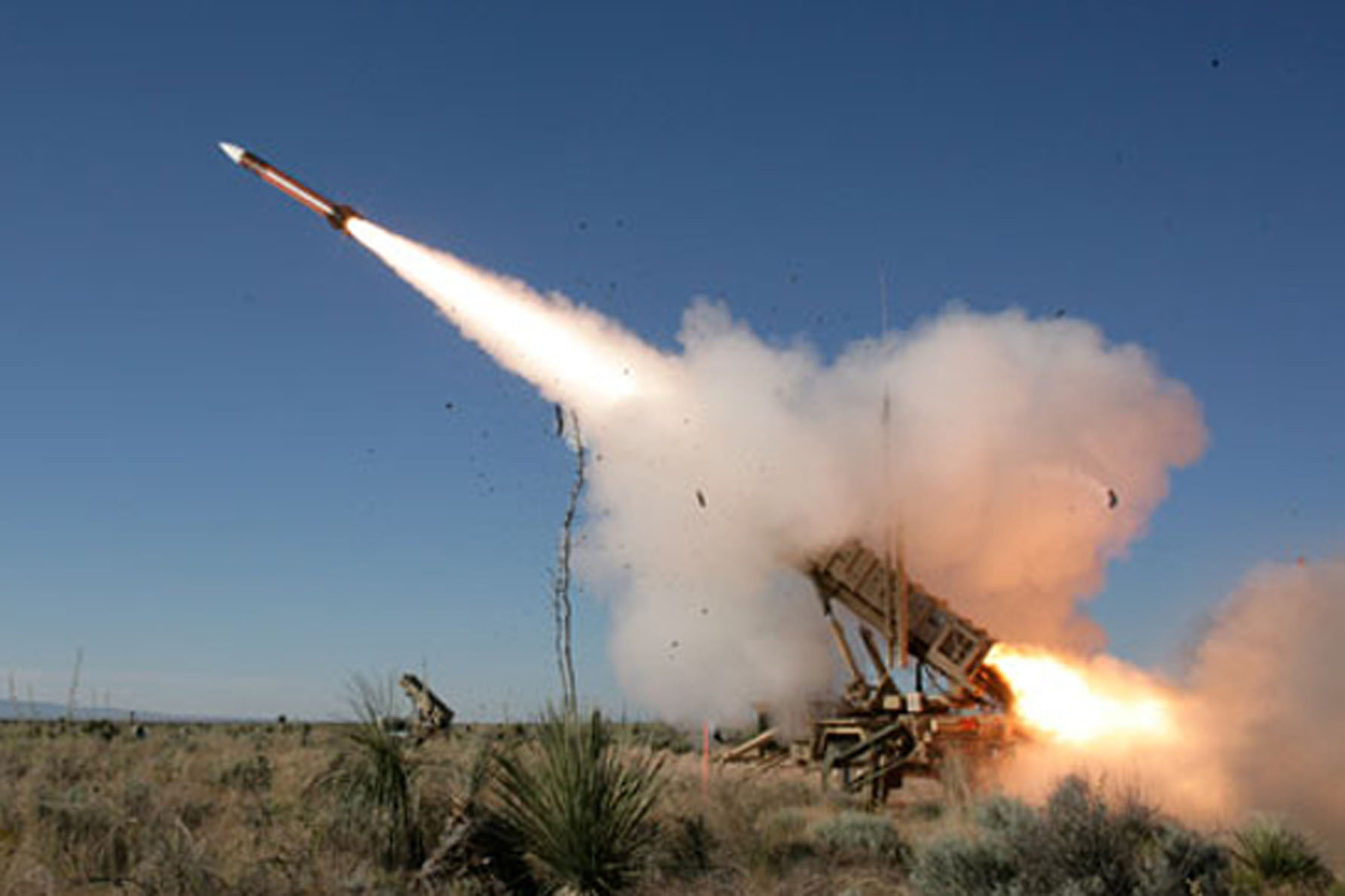 استهداف معسكر سعودي في نجران بصاروخ باليستي