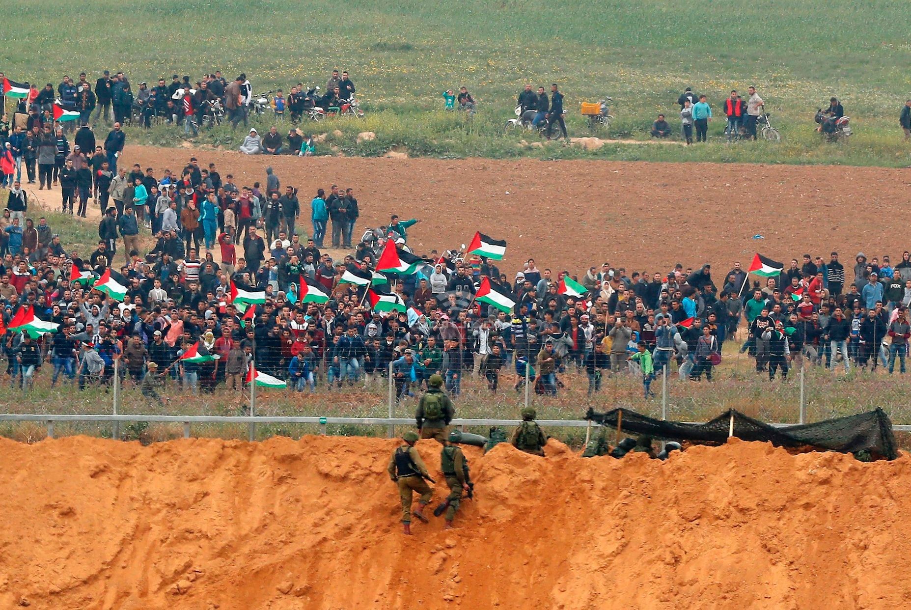 إصابات في قمع الاحتلال الإسرائيلي للمشاركين في مسيرات العودة بغزة
