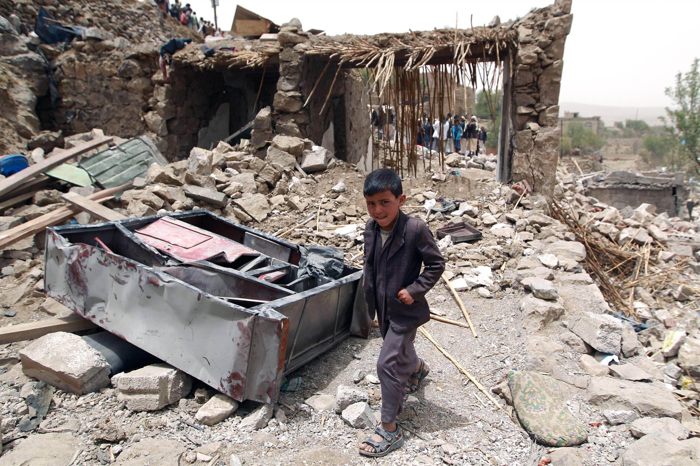 كارثة صحية تهدد جزيرة كمران اليمنية بعد قصف سعودي لآبار المياه