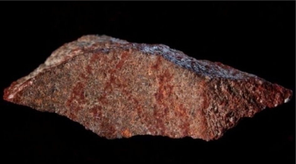  بالصور.. إكتشاف أقدم رسم في العالم على صخرة صغيرة