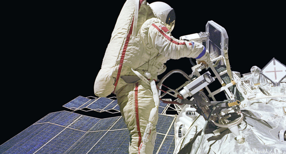 رائدا فضاء روسيان في مهمة بمحطة الفضاء الدولية