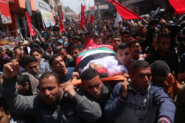 الفلسطينيون يشيعون جثمان الشهيد الطفل صهيب أبو كاشف