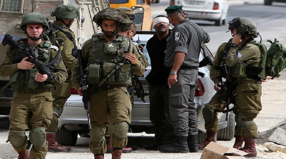 الاحتلال يعتقل 18 فلسطينيا بالضفة عقب حملة مداهمات