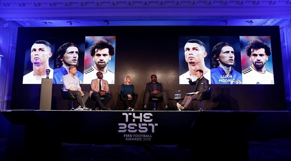 قبل ساعات من إعلان الجائزة... رونالدو يفجر مفاجأة حول هوية الفائز بلقب أفضل لاعب في العالم