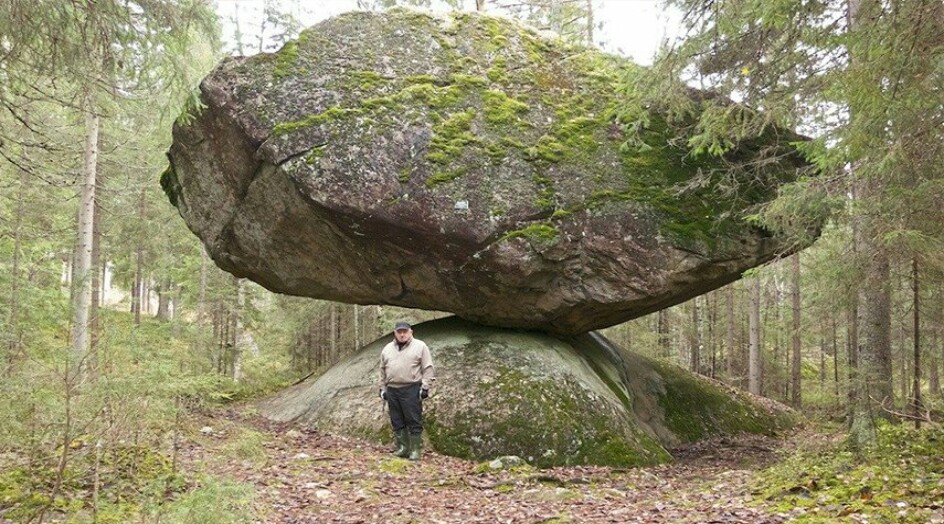بالصور: لغز "الصخرة الغريبة".. لا تميل ولا تقع!