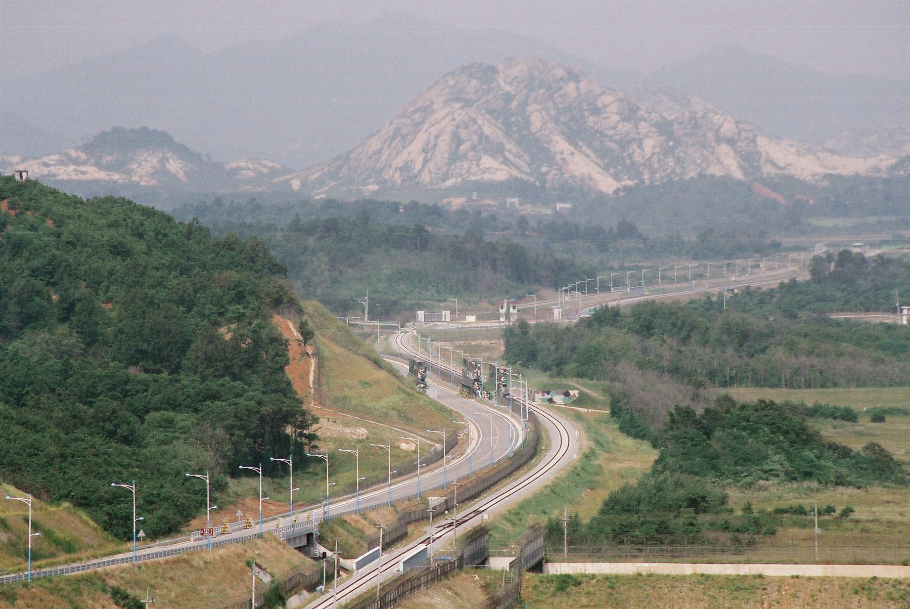 تعاون بين الكوريتين لإزالة الألغام من الحدود المشتركة