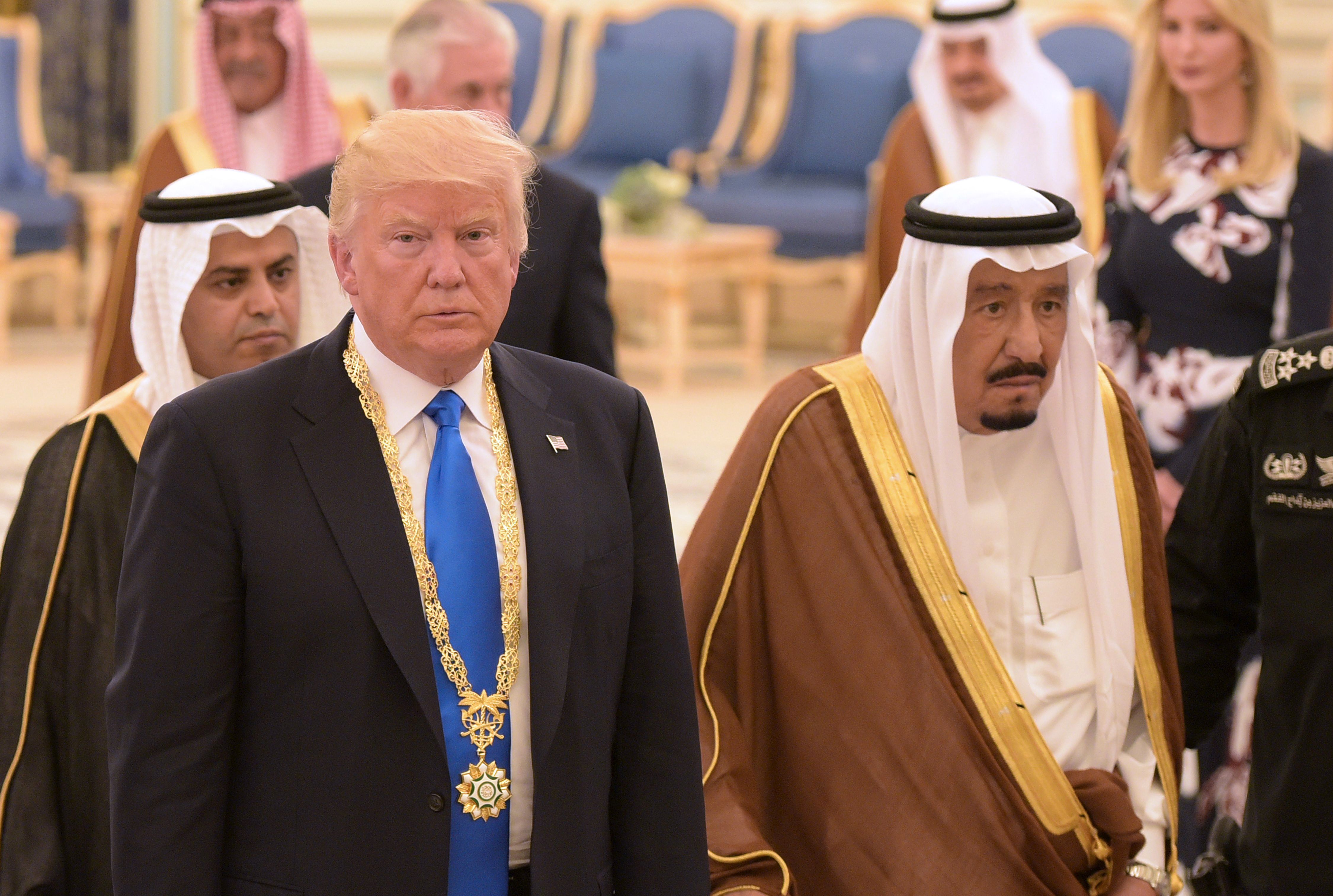 كلام ترامب "المهين" للسعودية يشعل مواقع التواصل