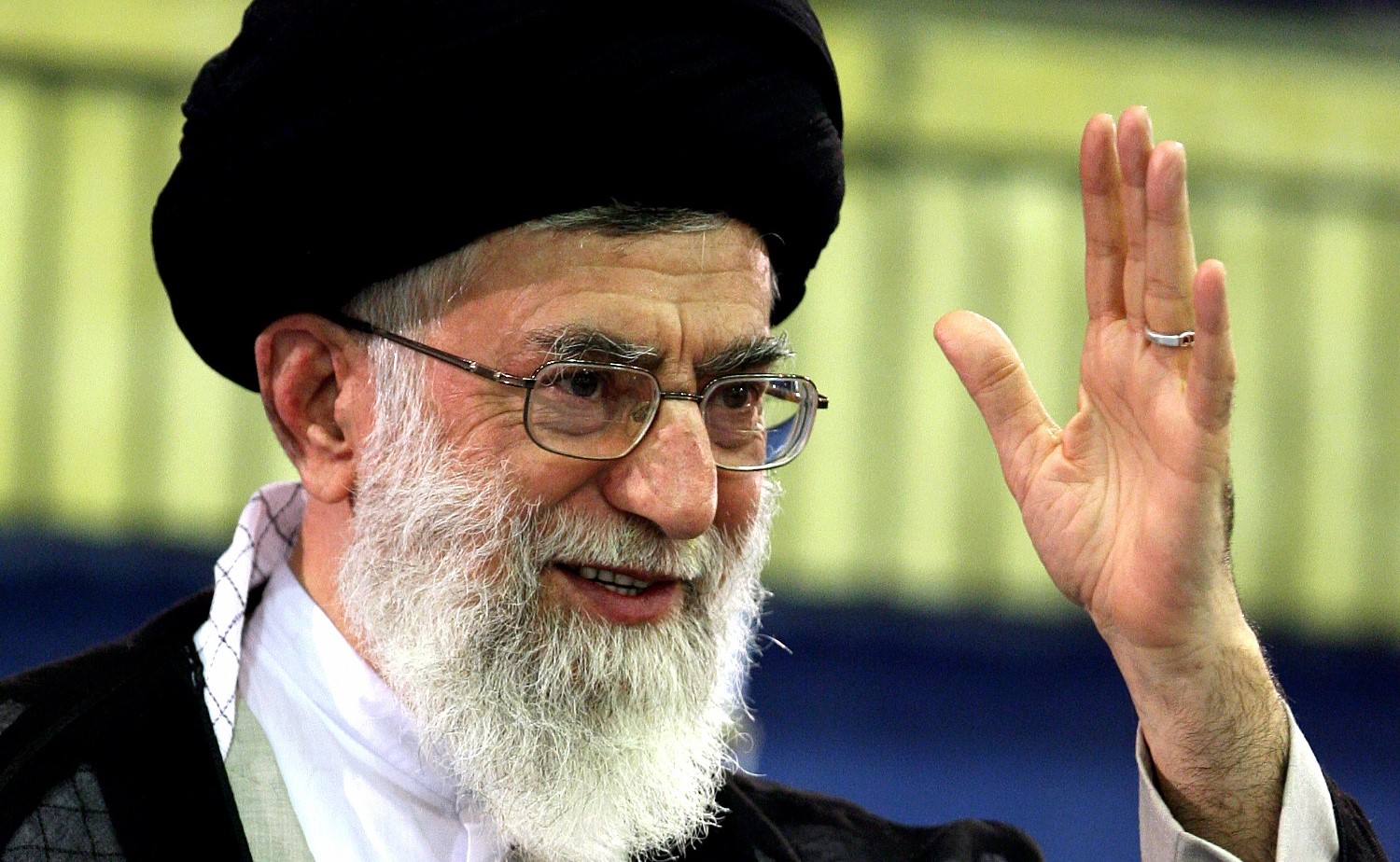 قائد الثورة: الشعبان الايراني والعراقي يتحضران لاقامة ملحمة الاربعين الحسيني