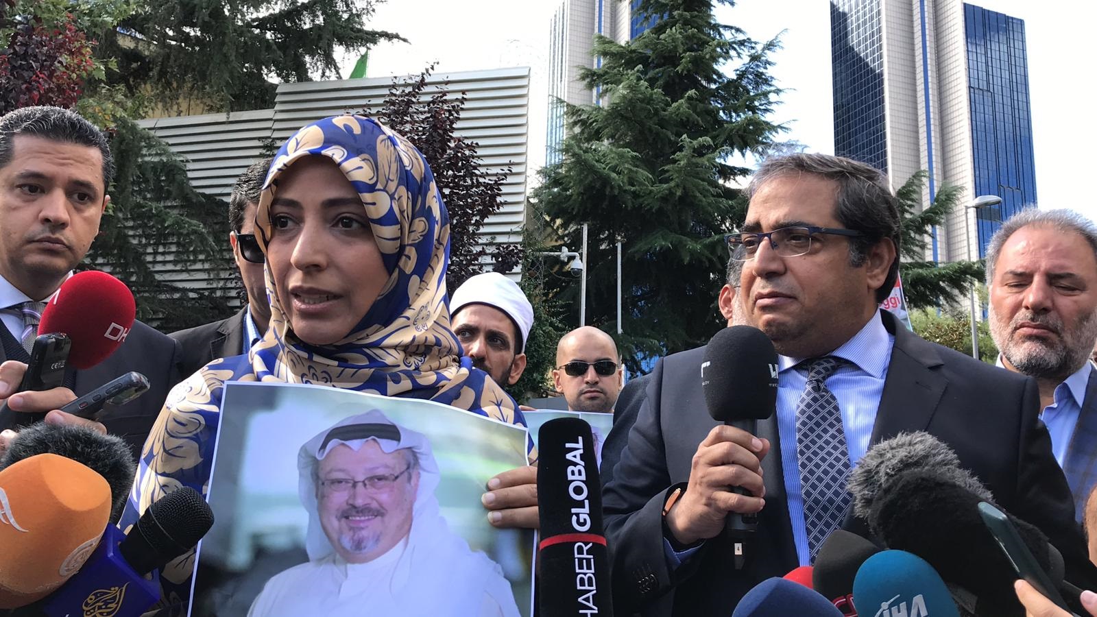 إعلاميون يحتجون أمام القنصلية السعودية بإسطنبول بشأن خاشقجي