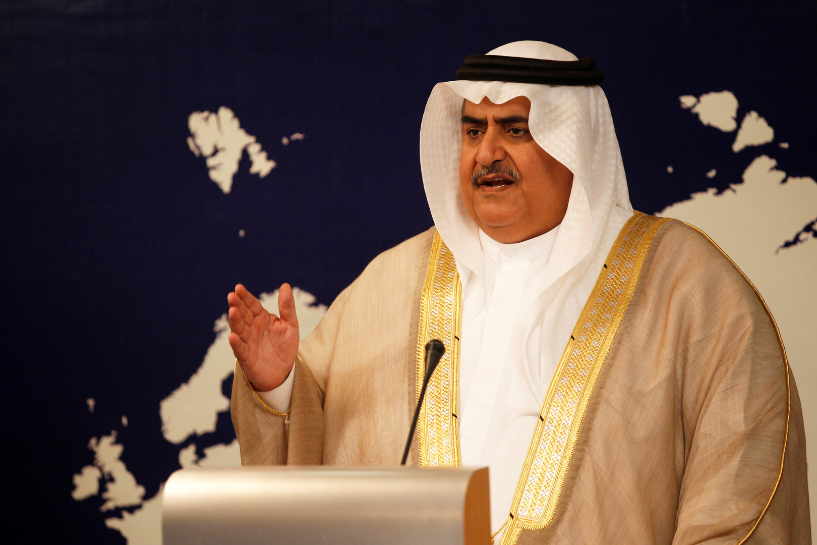 وزير خارجية البحرين يهاجم قناة الجزيرة