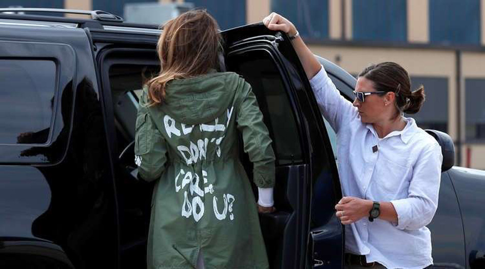 ميلانيا ترامب تزور أطفال المهاجرين بسترة عليها "لا أهتم"