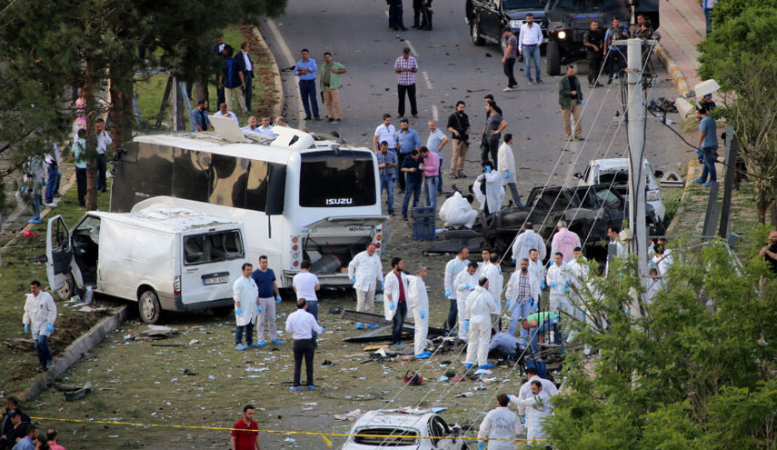 مقتل 15 شخصا بينهم أطفال في انقلاب حافلة تقل مهاجرين غربي تركيا