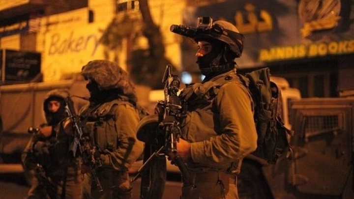 العدو الصهيوني يعتقل 10 فلسطينيين بينهم امرأة من القدس والضفة الغربية 