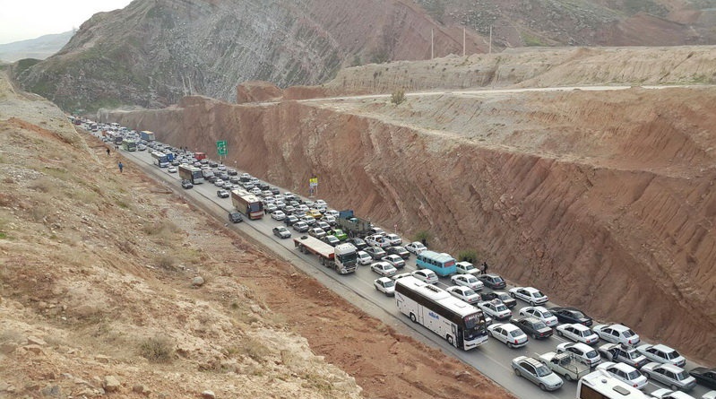 ترافیک محور ایلام- مهران پر حجم گزارش می شود 