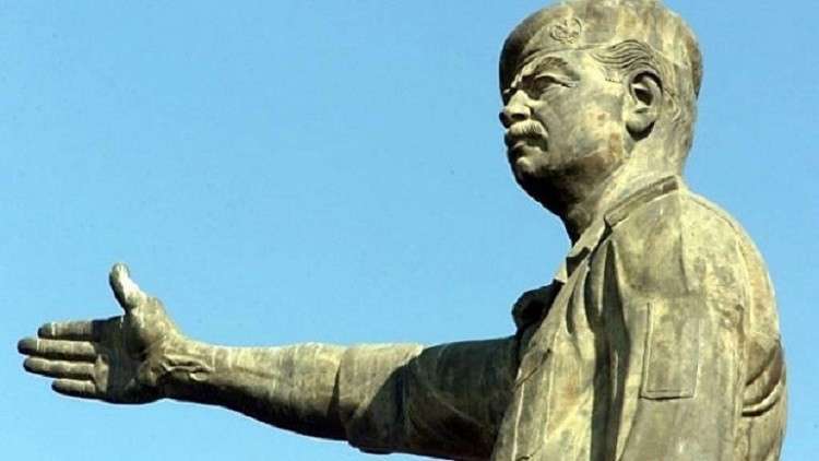 قصة تمثال صدام حسين النحاسي الذي هربه اميركي للاردن والعراق لن يسكت
