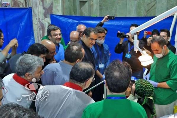 شاهد وزير الصحة الإيراني بين زوار الأربعين في النجف