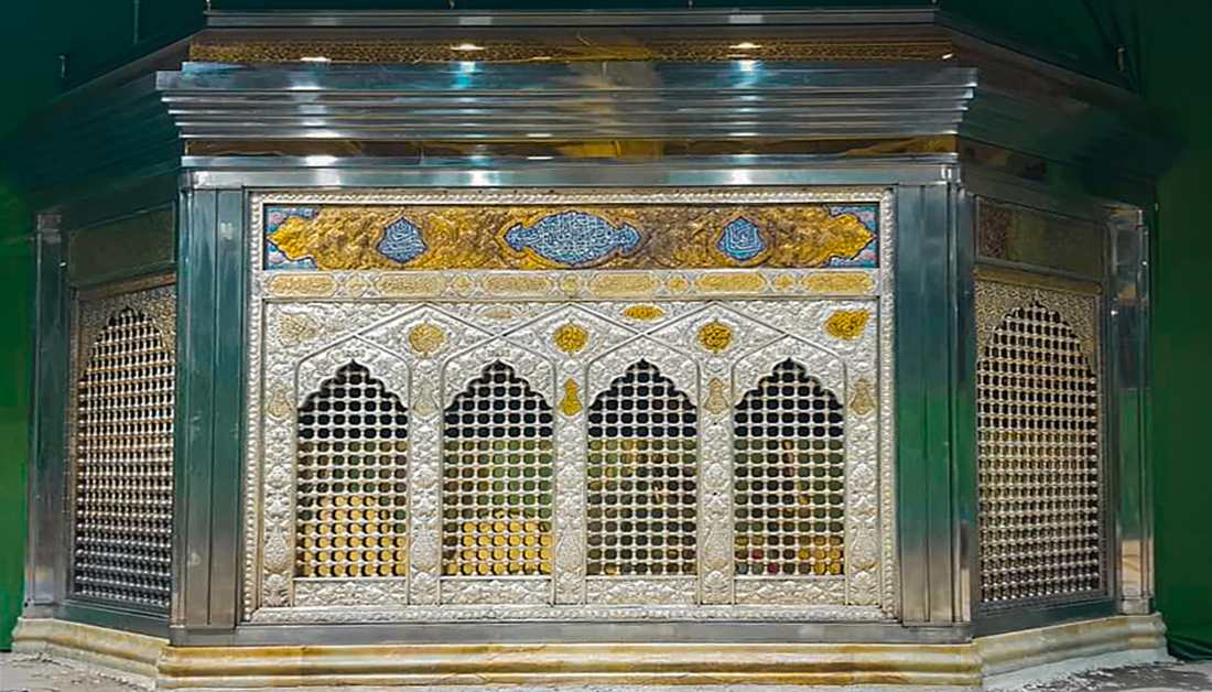 العتبة الحسينية تعلن استكمال نصب الشباك الأقرب إلى قبر الإمام الحسين (ع)