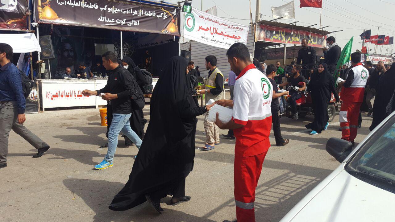 الهلال الأحمر الإيراني يقدم الخدمات لزوار الأربعين في منفذي جذابه وشلمجه الحدوديين