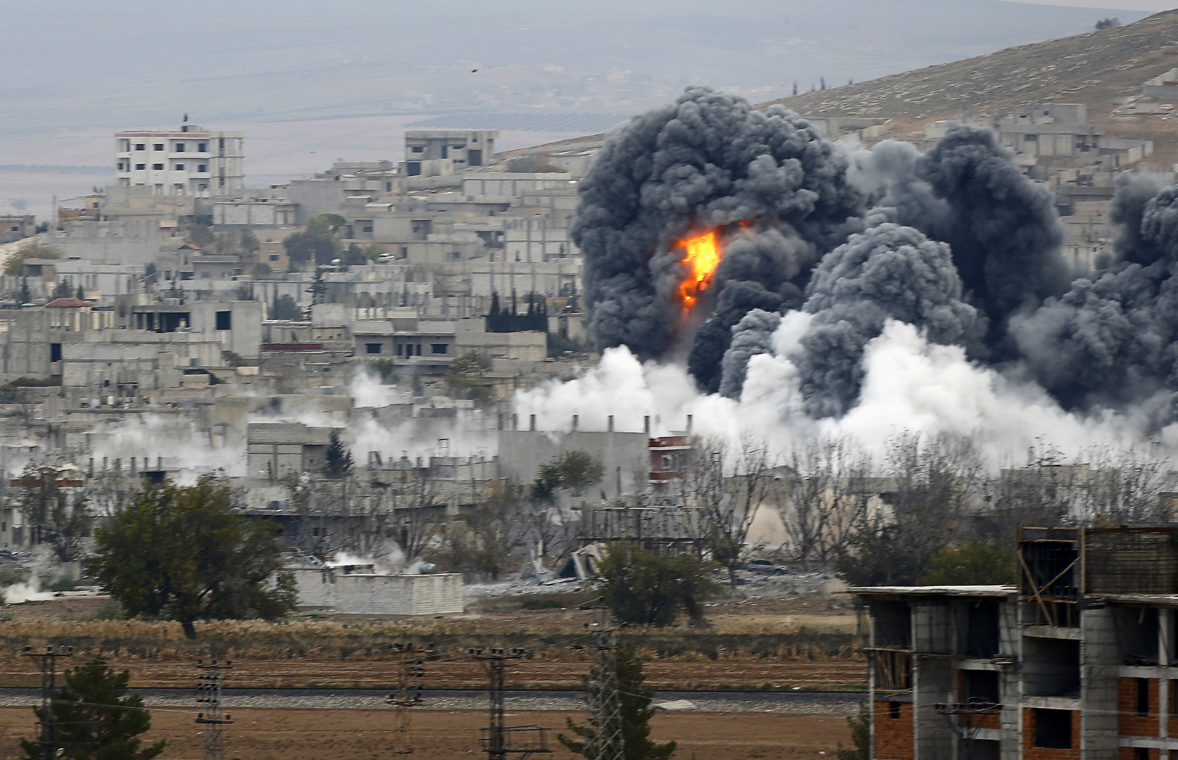 سقوط شهداء بقصف طيران التحالف الاميركي على ريف دير الزور السوري