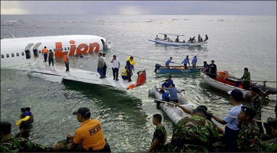 الجيش الإندونيسي يرجح عثوره على هيكل طائرة "ليون إير" المنكوبة