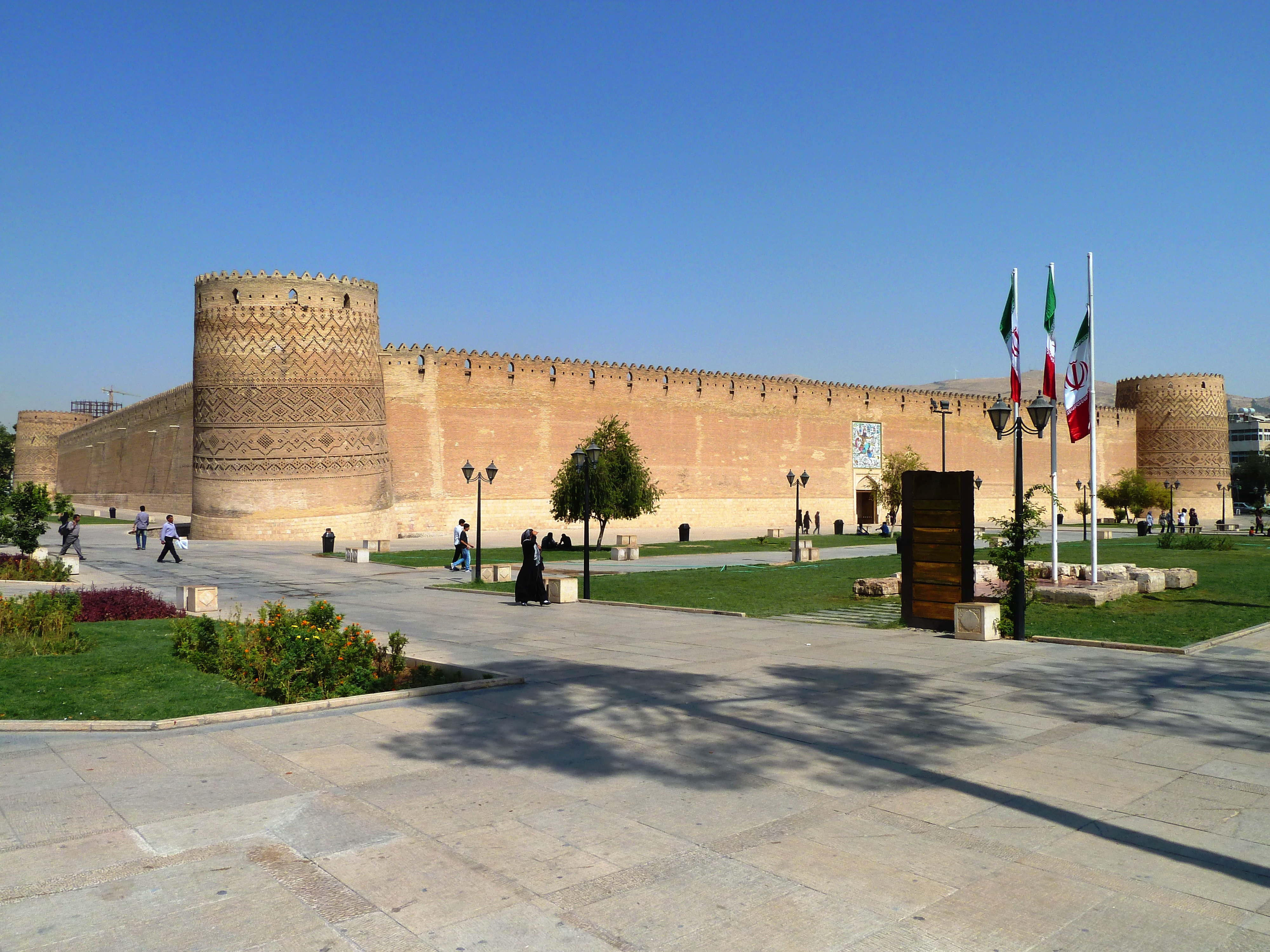 قلعة كريم خان زند تحكي تاريخ إيران المشرق