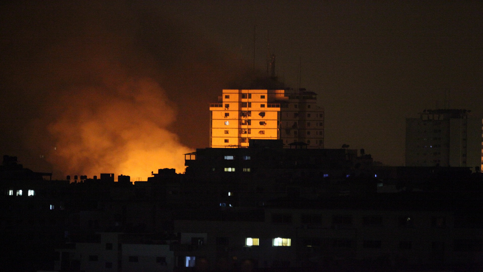 قصف جوي ومدفعي إسرائيلي يستهدف قطاع غزة
