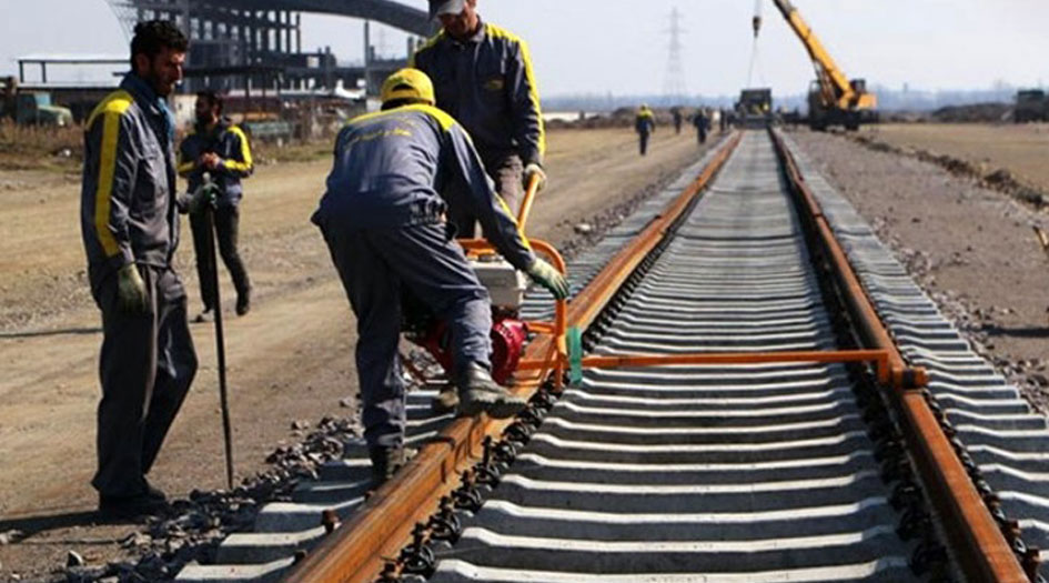 إيران تبدأ بإنشاء سكة حديد تربطها مع العراق
