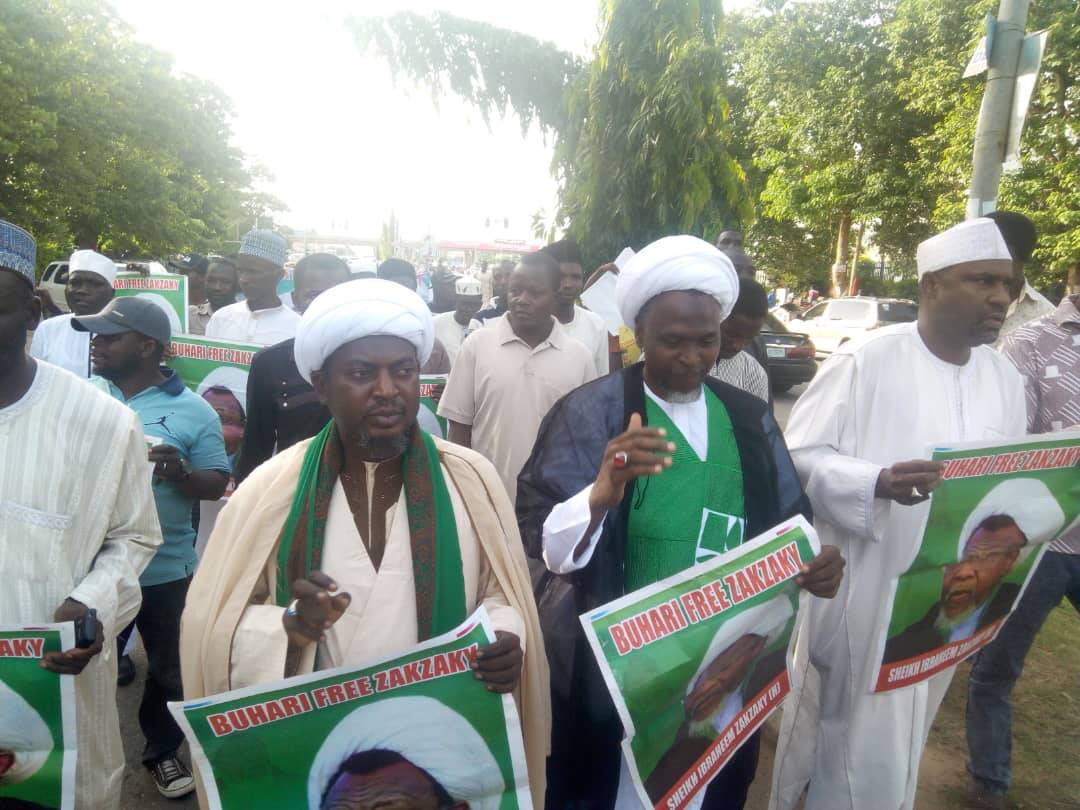 تظاهرات مسلمانان نیجریه در حمایت از شیخ زکزاکی