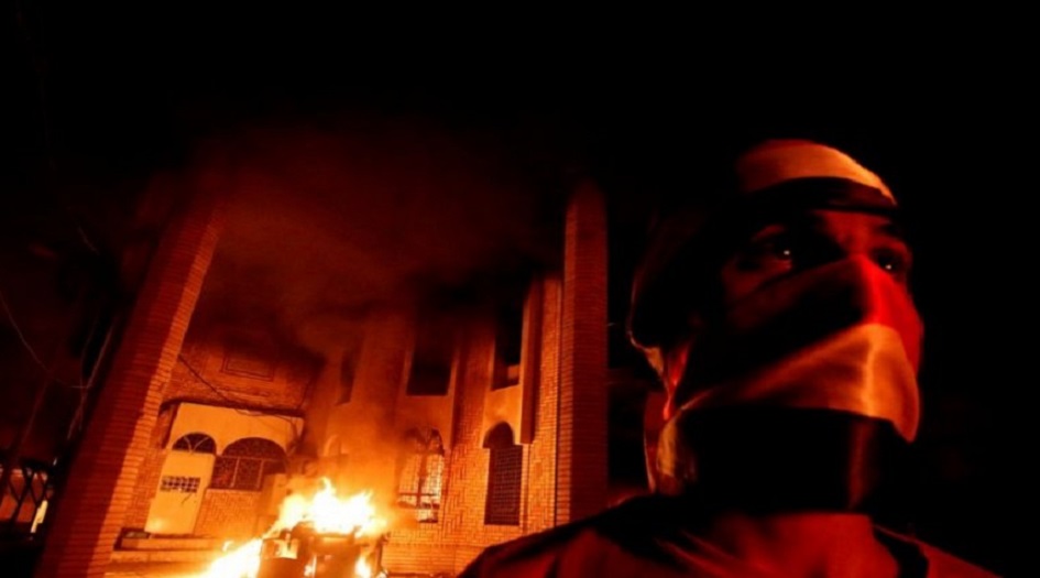 آخر تطورات "حادثة حرق القنصلية الايرانية في البصرة "....استدعاء 34 ضابطآ عراقيآ للتحقيق