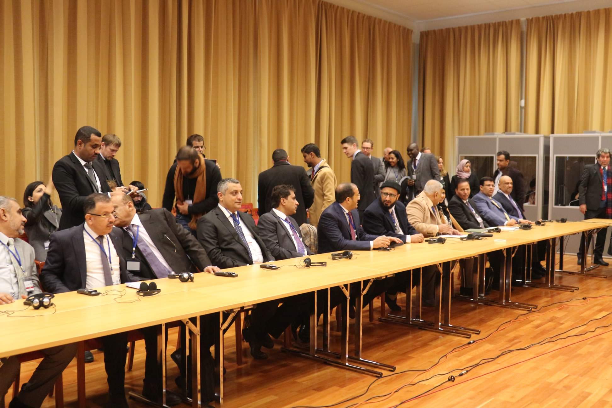عضو انصارالله : اعضای هیئت مذاکره کننده دولت مستعفی به یکدیگر اعتماد ندارند
