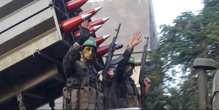 مقاومت فلسطین موشک‌های خود را به رخ صهیونیست‌ها کشید + عکس
