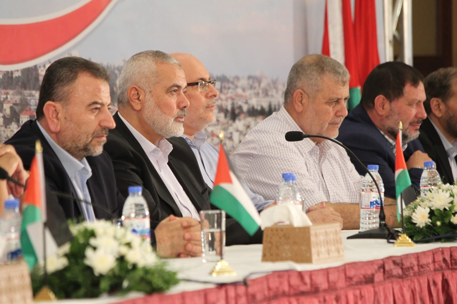 الفصائل الفلسطينية ترفض قرار عباس بحل المجلس التشريعي