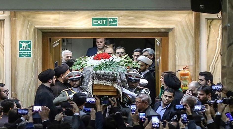 بالصور.. مراسم توديع جثمان آية الله هاشمي شاهرودي