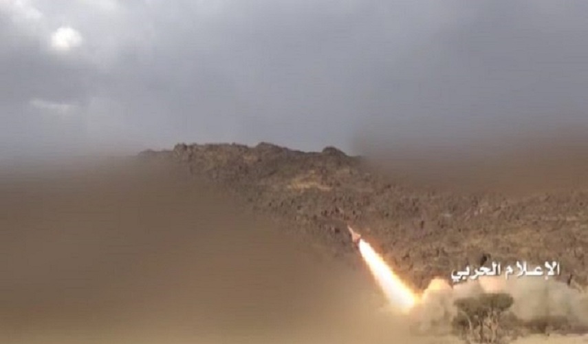 القوة الصاروخية اليمنية تستهدف تجمعات العدوان بصاروخي زلزال 1في عسير