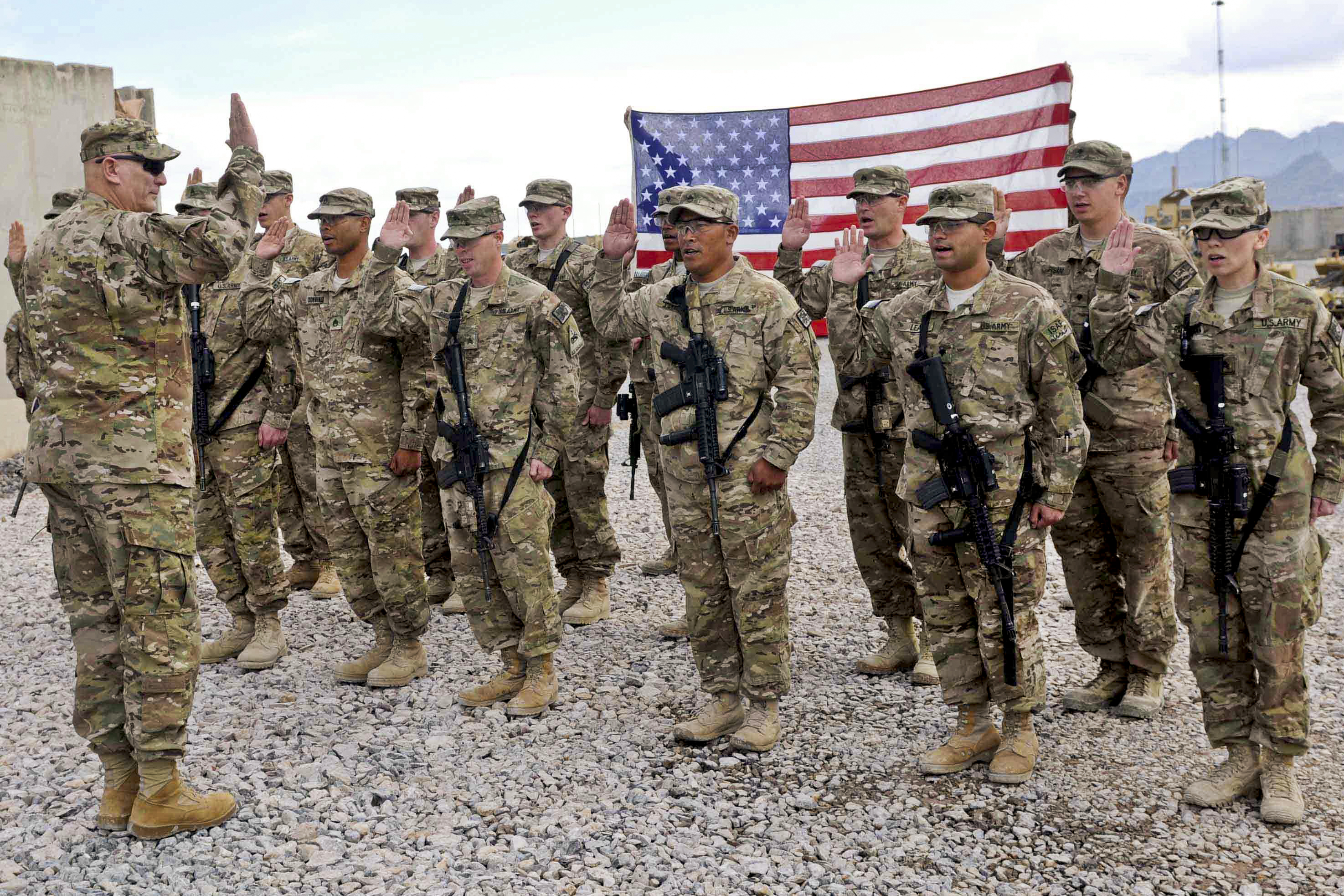 کاخ سفید دستور ترامپ را برای کاهش نظامیان آمریکایی در افغانستان تکذیب کرد !