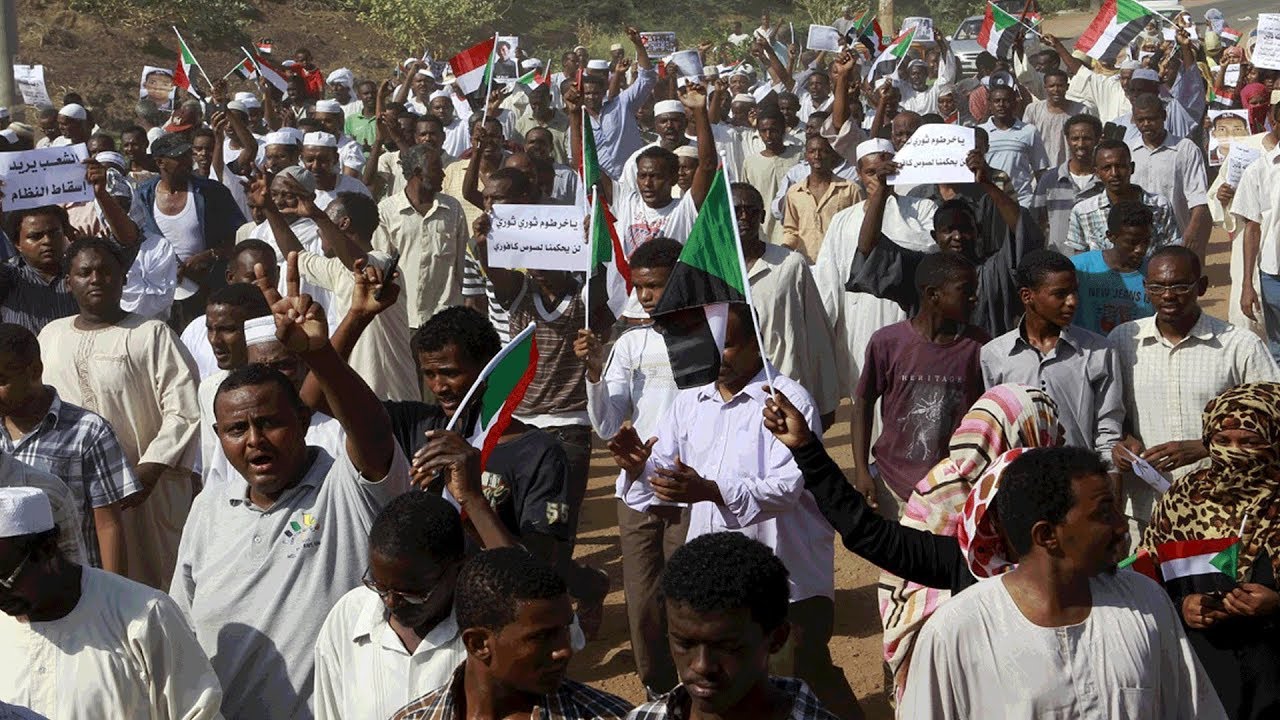 مسيرات حاشدة في السودان ودعوات لمسيرات نحو القصر والبرلمان 
