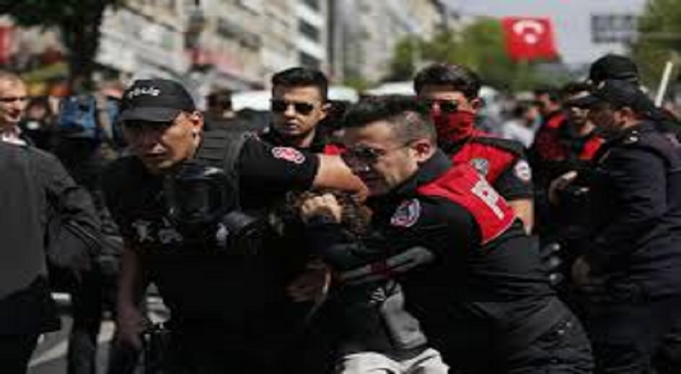 الامن التركي يلاحق 100 جندي للاشتباه بصلتهم بغولن
