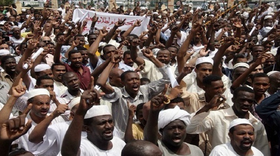 تجدد الاحتجاجات في عدد من المناطق السودانية
