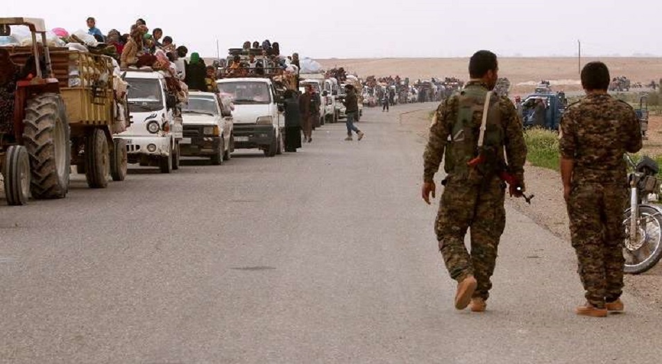 خروج أكثر من 2000 شخص من آخر جيب لـداعش شرقي سوريا
