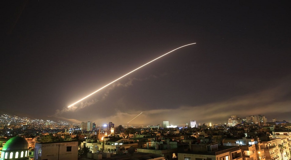 الدفاعات السورية تتصدى لموجات كثيفة من الصواريخ الإسرائيلية