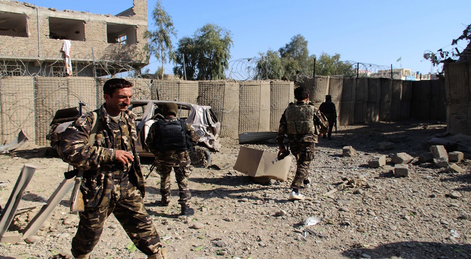 ضحايا في هجوم انتحاري على قاعدة عسكرية بوسط افغانستان