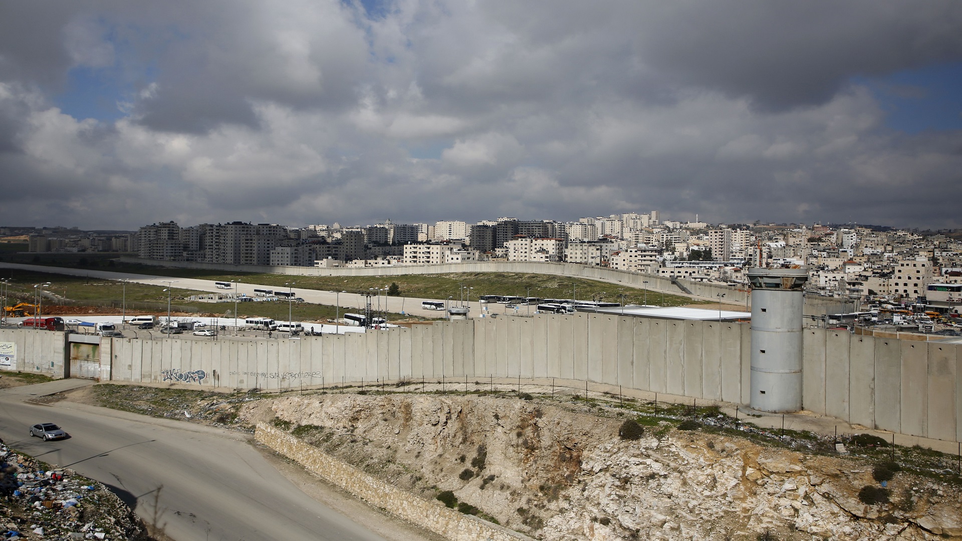 الاحتلال يواصل بناء الجدار العازل بالعديسة في لبنان 