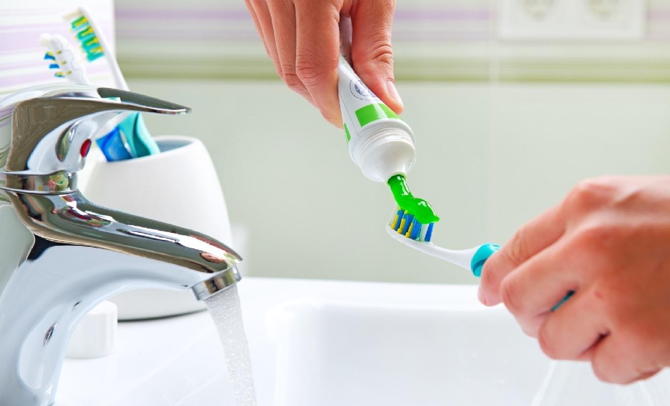 غسل الأسنان يخفض خطر الإصابة بهذا المرض..