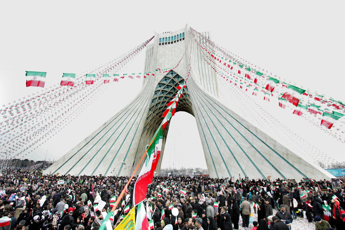 الإيرانيون يستعدون لتجديد العهد والميثاق مع قيم الثورة ومبادئها