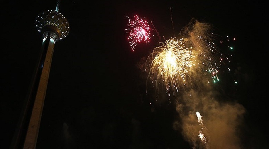 الألعاب النارية تضيء سماء ايران احتفالآ بالذكرى الأربعين لانتصار الثورة الاسلامية المباركة