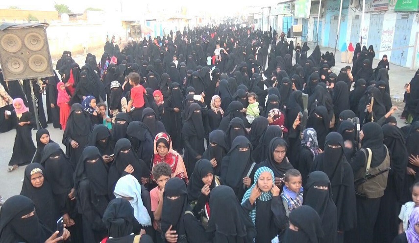 بالصور.. مسيرة نسائية حاشدة في اليمن تنديدا بالتطبيع