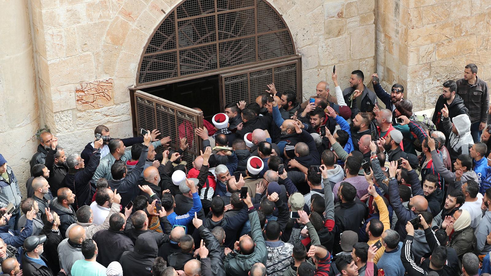 المقدسيُّون يفتحون باب "مصلى الرحمة" في المسجد الأقصى بعد اغلاق دام 16 عاما