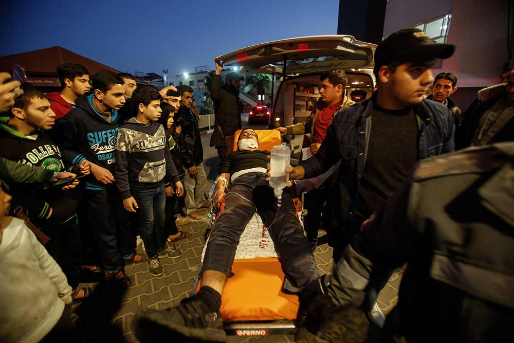 یک شهید و دهها زخمی در نوار غزه