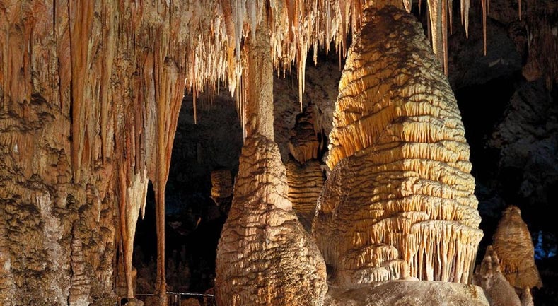 غار جعیتا یکی از معروفترین جاذبه های گردشگری لبنان 